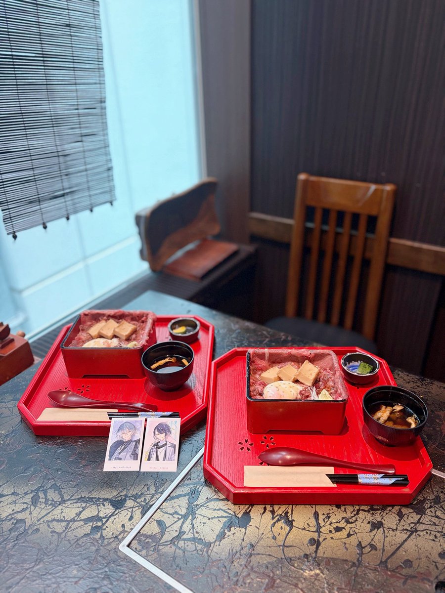 ng___180722's tweet photo. 📍銀座 塒（ねぐら）

あぶり和牛刺すき焼き重🌟爆食部なので上にしたよ〜ჱ̒՞ ̳ᴗ ̫ ᴗ ̳՞꒱このボリュームで2000円以下なのお得すぎてリピ確です！+150円で温玉トッピングするのもオススメ✨️ https://t.co/Vaez8cE08R