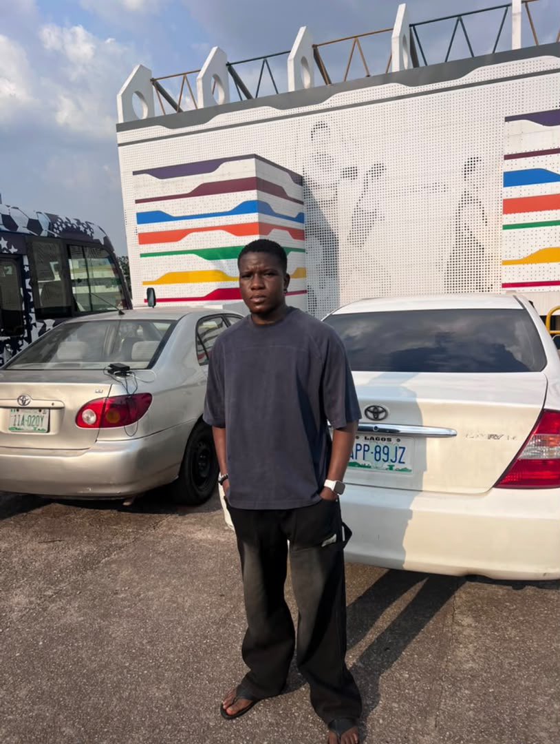 odunayo_owo's tweet photo. The joggers I’m wearing was sold to me for 29k by Igbo traders…

Someone gave me 1688 plug, and 60k got me 5 jeans including shipment.

Now that they are in Naija, we die there. They are going no where!!! https://t.co/Z3LxWtBVSR
