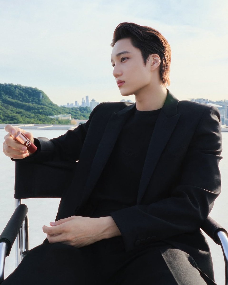 kaidiction's tweet photo. OHH MY GODD NEW YSL PICS HE IS THE MOST BEAUTIFUL MAN EVER 😭 https://t.co/ko4iUEvPmJ