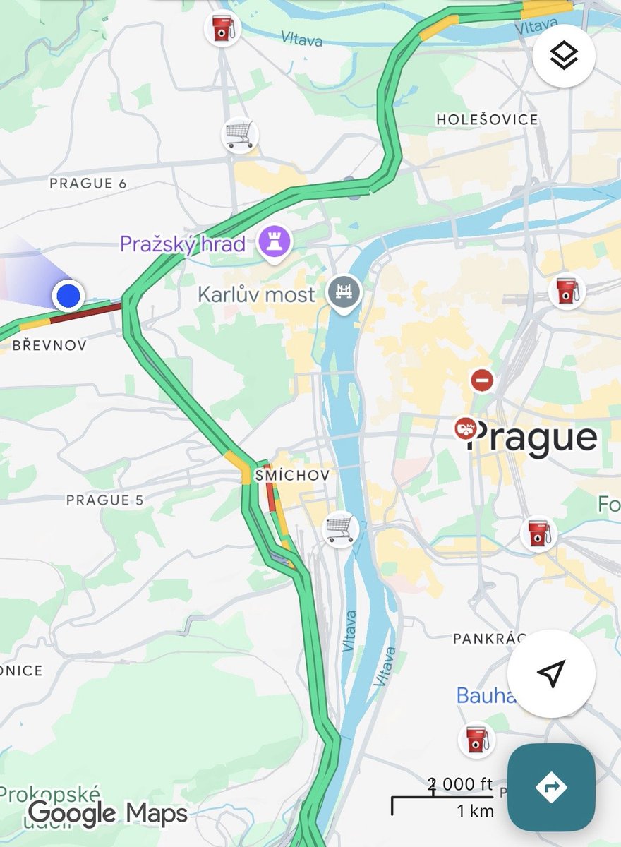 __plk__'s tweet photo. @omh86cz P6 je při regulaci tunelů dlouhodobě znevýhodněna. Pravidelně se stává, že i večer, kdy již na výjezdech z tunelů nejsou žádná omezení a nikde jinde se provoz nereguluje, Patockova stoji kvůli regulaci. Pro TSK je asi lepší aby auta lidem pod okny než na Dobříšské a Povlstavské. https://t.co/R1LSwesRZ2