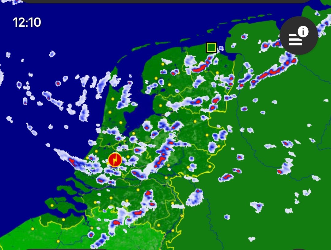 Roodescho1's tweet photo. Pittige buien met #onweer https://t.co/oKmUD3Q0F9
