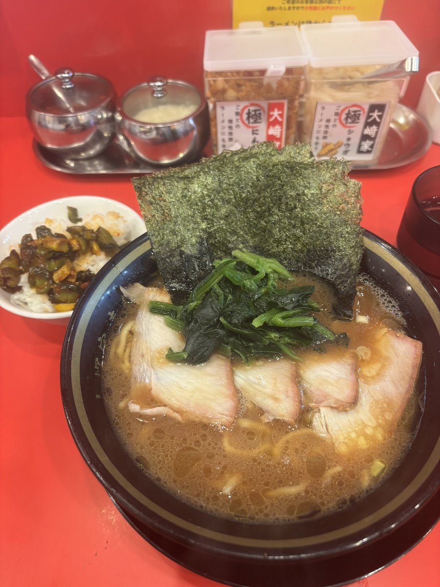 akibaharaweb's tweet photo. 【知名度D】

大輝家直伝 家系ラーメン 
大﨑家 末広町店

備考 : 家系のなかでうまい方！
高騰してるラーメンの中、1000円以下で食える。（950円）
100円でライスが食べ放題。（裏ガッパも）
調味料が多いのもいい。

#秋葉原 #アキバ #AKIBA #akihabara #秋葉原ランチ #秋葉原グルメ https://t.co/5mtqhAQSKL