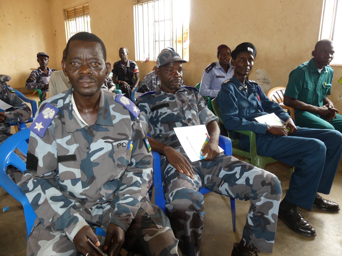 unmissmedia's tweet photo. Promoting protection of civilians through professional, accountable, community-focused policing, the #UNMISS @UNPOL team trained 30 #SouthSudan police officers and community leaders in Tambura 🇸🇸 on human rights and combating sexual and gender-based violence, emphasizing dignity, lawful procedures, and collaboration.
#A4P #InvestInPeace