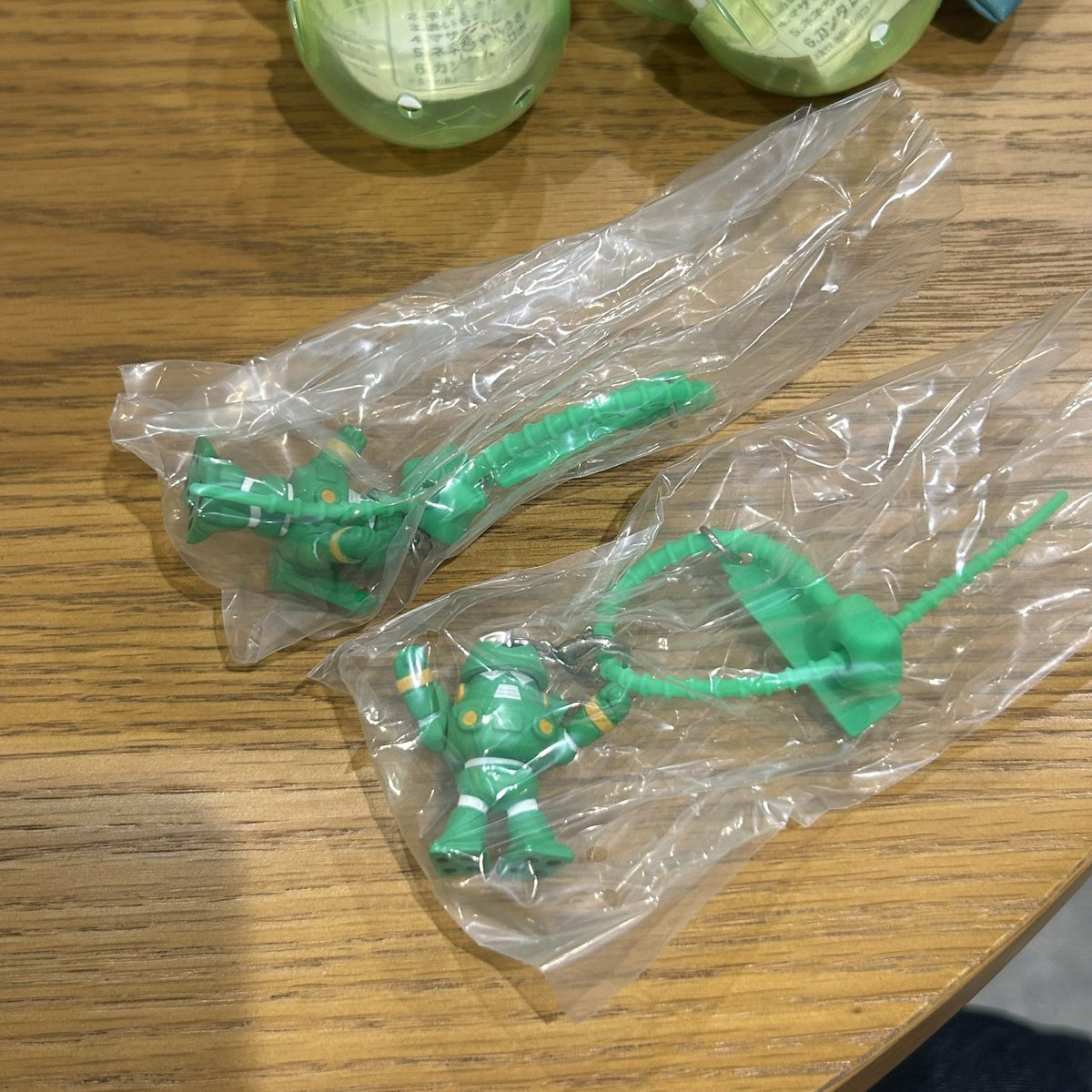 eriii0315's tweet photo. クレヨンしんちゃん ガチャ カプセルトイ
カラフルマルチチャーム 2

【譲】カンタムロボ

【求】しんちゃん

2:1でもお譲り可能です。
郵送にて交換希望になります。📮
お気軽にお声掛けください！ https://t.co/Bg4ub4fMQw