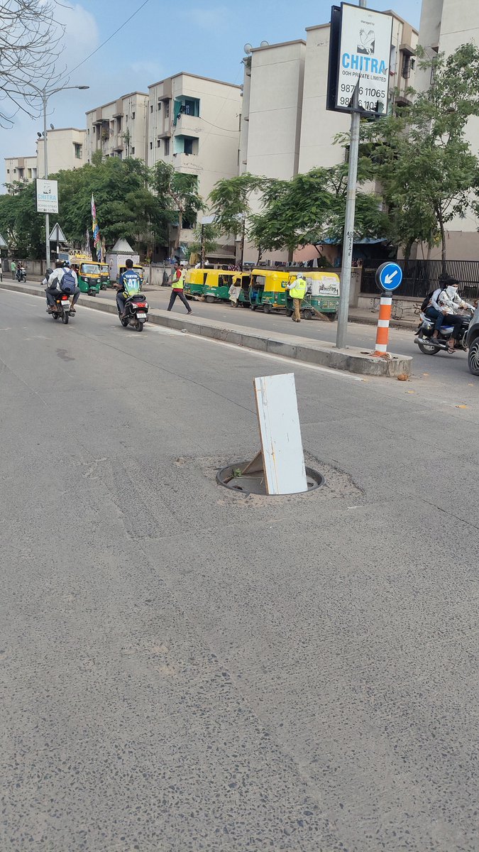 shobz1993's tweet photo. Please look into this issue. The drainage/gutter cover is left open, creating a serious safety hazard for pedestrian. Please help us ASAP
Location: Bapunagar, Anilstarch road, Sanjay Nagar
@AMC_Official 
@AMCommissioner 
@AhmedabadPolice 
@CollectorAhd https://t.co/UCoKN8MpZ9