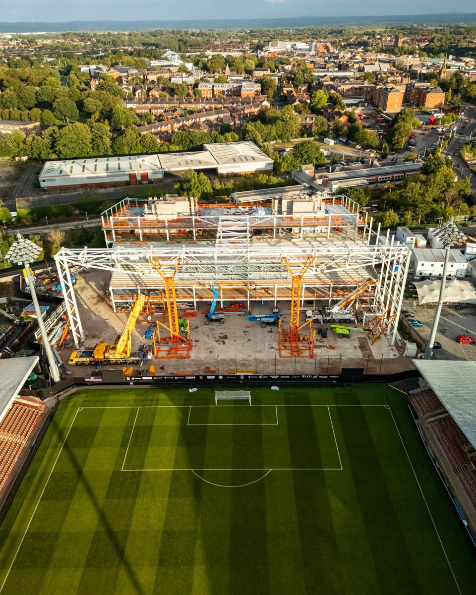 Wrexham_AFC's tweet photo. The transformation of our Kop stand has reached a landmark moment following the successful installation of the stand's 125-tonne inverted ribbon truss.

🔗https://t.co/DFiSb9XL08

🔴⚪ #WxmAFC https://t.co/5evWUeVATu