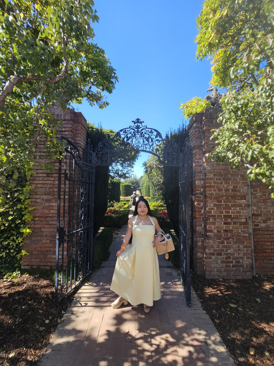 sharahhanna's tweet photo. WE WENT BACK TO FILOLI TODAY DUE AN ART EXHIBITION, I ABSOLUTELY LOVE THIS PROPERTY THAT BY THIS POINT WE SHOULD HAVE GOTTEN A MEMBERSHIP SINCE WE HAVE BEEN GOING FOR THE PAST 10 OR SO YEARS. THEIR GARDENS WERE PATTERNED FROM EUROPE, MASSIVE GROUNDS.
#FILOLI #GARDENS https://t.co/YhF7OkTGzZ