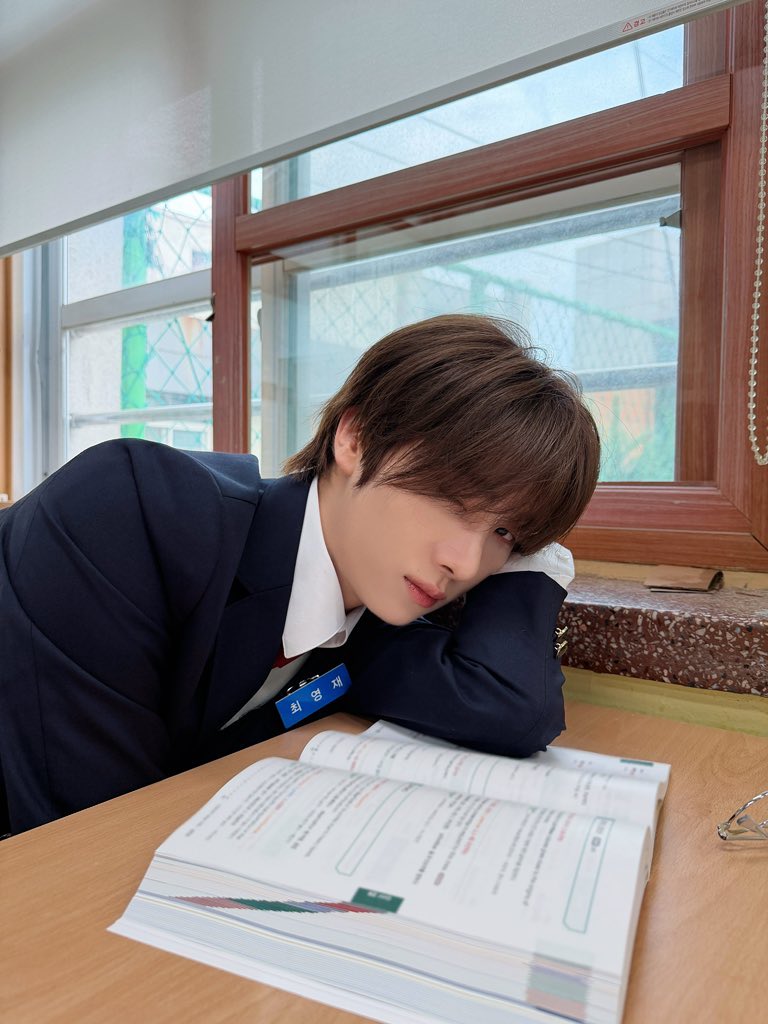 _wonhee20's tweet photo. いつも眼鏡かけてる静かな男子が、休憩時間にメガネ外して寝てて、こんなに綺麗な顔してたんだ…って見てたら目が合って恋が始まった時⬅️🙋🏻‍♀️ ヨンジェメロすぎて私が危ない（？） https://t.co/Bvr0bODZXs