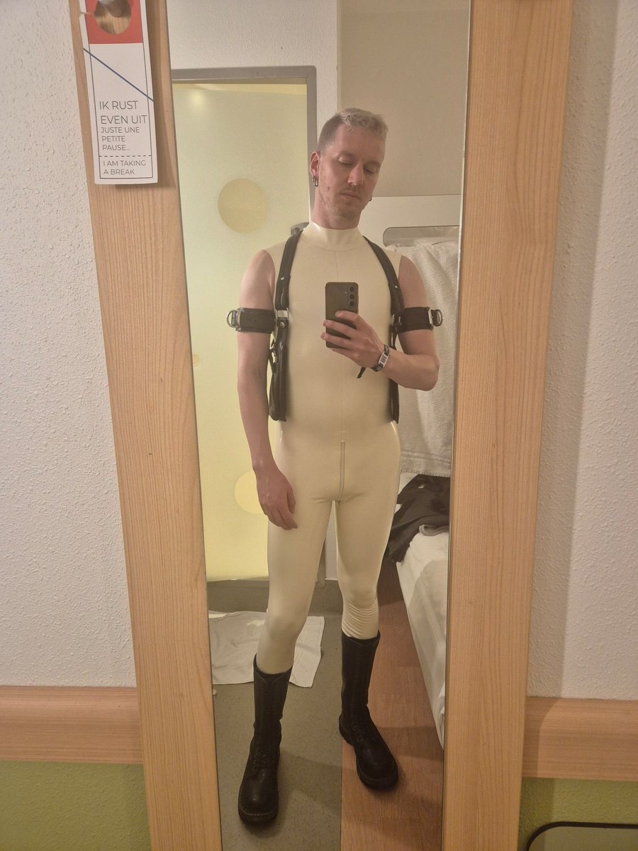 unforcerror's tweet photo. Another lil darklands throwback, for lack of Folsom ones (maybe next year 🥲) https://t.co/vN41nPOYSO