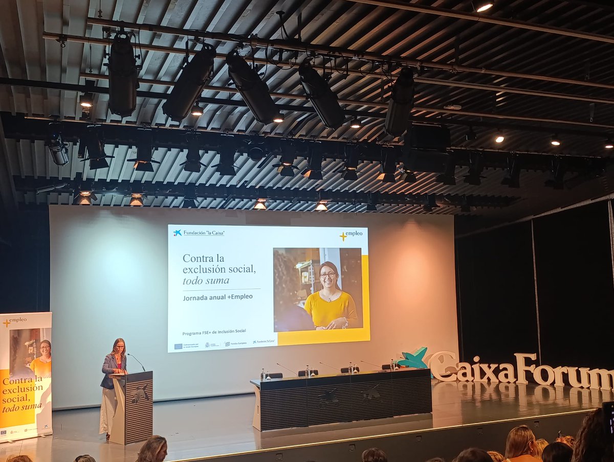 ProcomarVLL's tweet photo. Hoy nuestra compañera @Bego_aguilar asiste a la Jornada de Formación de @FundlaCaixa donde se presenta el balance 2025 del programa +Empleo de la entidad. Porque "contra la exclusión social, todo suma". #empleo #exclusionsocial #trabajo https://t.co/X9r3A1TNAL