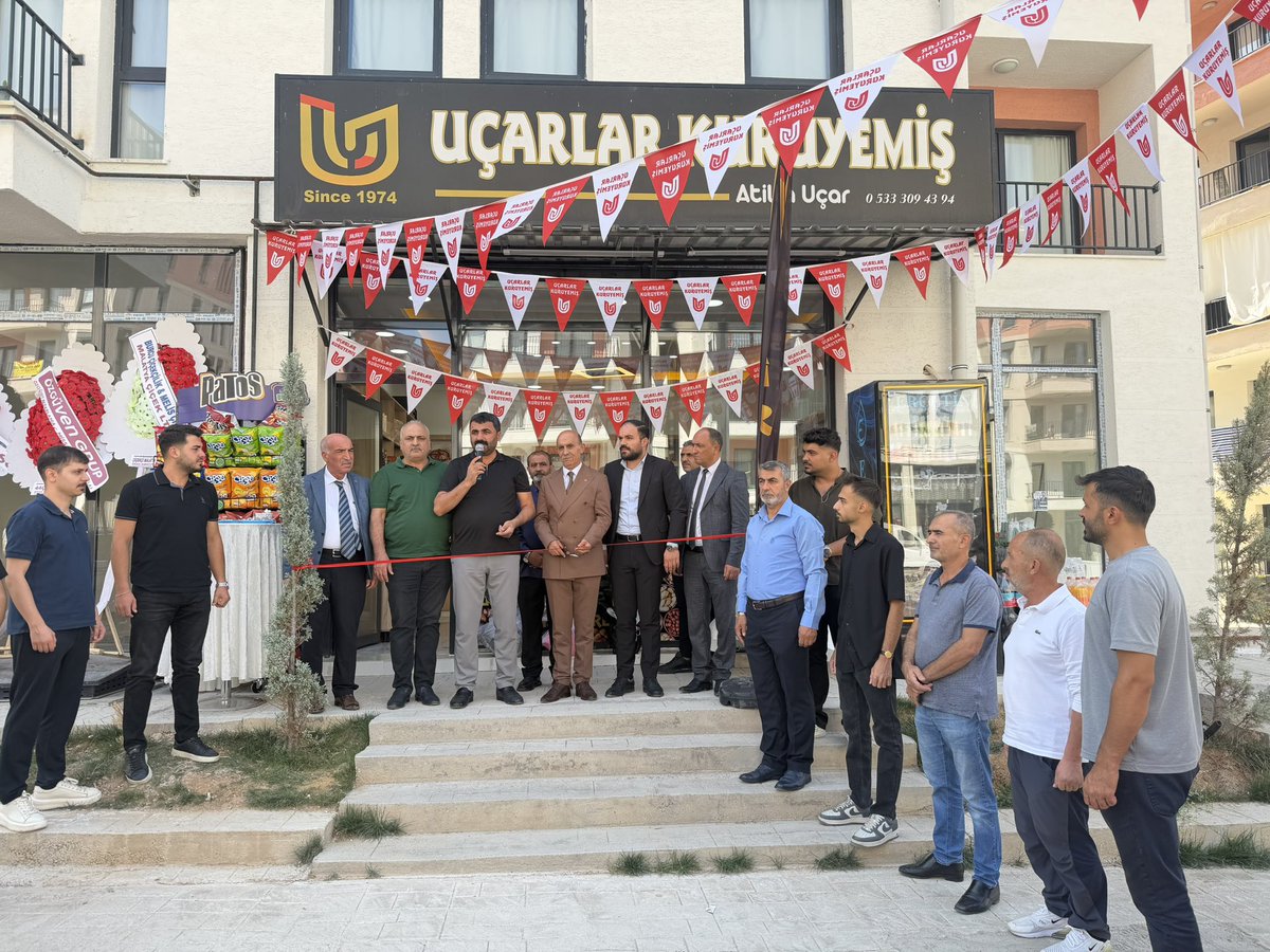 MesutSamanli's tweet photo. Şehrimizin tanınan esnaflarından Uçarlar kuruyemişin temelli şubesinin açılışını Battalgazi ilçe başkanımız ile birlikte gerçekleştirdik.Hayırlı bol kazançlar diliyorum.#Malatya https://t.co/Jg9hcho6v9