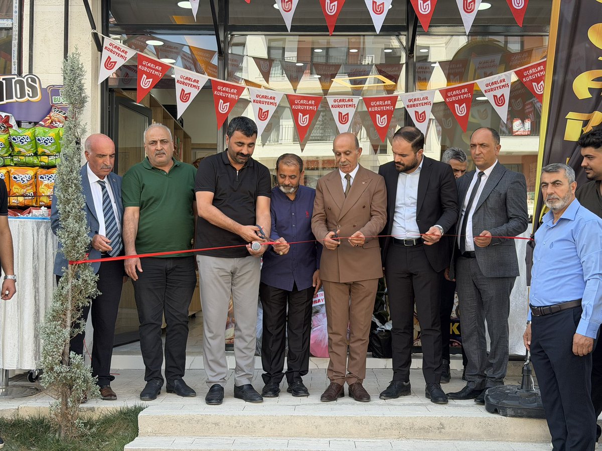 MesutSamanli's tweet photo. Şehrimizin tanınan esnaflarından Uçarlar kuruyemişin temelli şubesinin açılışını Battalgazi ilçe başkanımız ile birlikte gerçekleştirdik.Hayırlı bol kazançlar diliyorum.#Malatya https://t.co/Jg9hcho6v9
