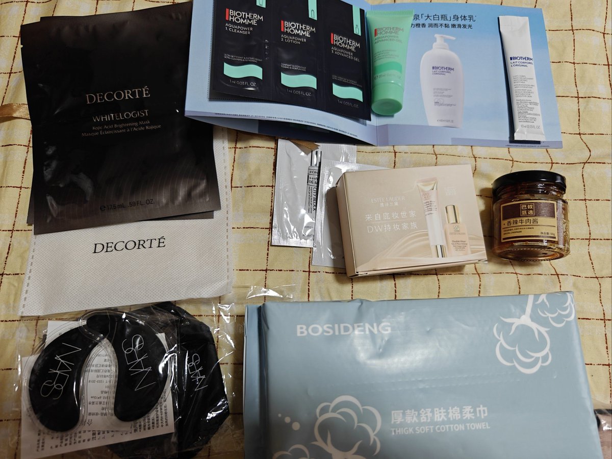 yxylb88939426's tweet photo. Just unboxed my long-awaited skincare haul! Fresh packaging, smooth texture test—total win for today’s self-care vibe! https://t.co/B7vOJgUENa