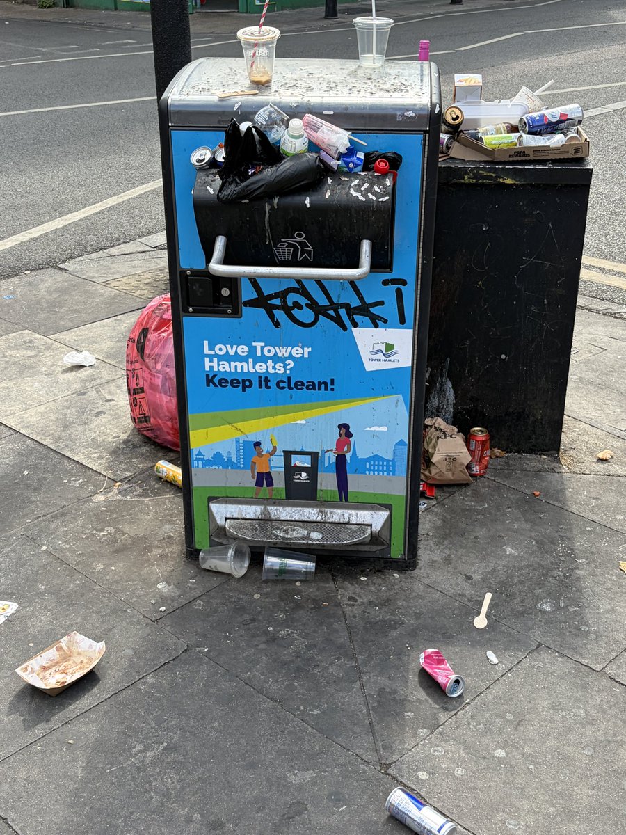 TowerDumplets's tweet photo. @LondonAssembly @TowerHamletsNow spend around £4k each on 105 of these smart bins. 

When they’re full, they send a signal that they need to be emptied.

As you can see, @LutfurRahmanTH ‘s Council can’t even respond to their own reports! 

What chance do we have of competency &amp; clean streets? https://t.co/G50ZLAJDoF