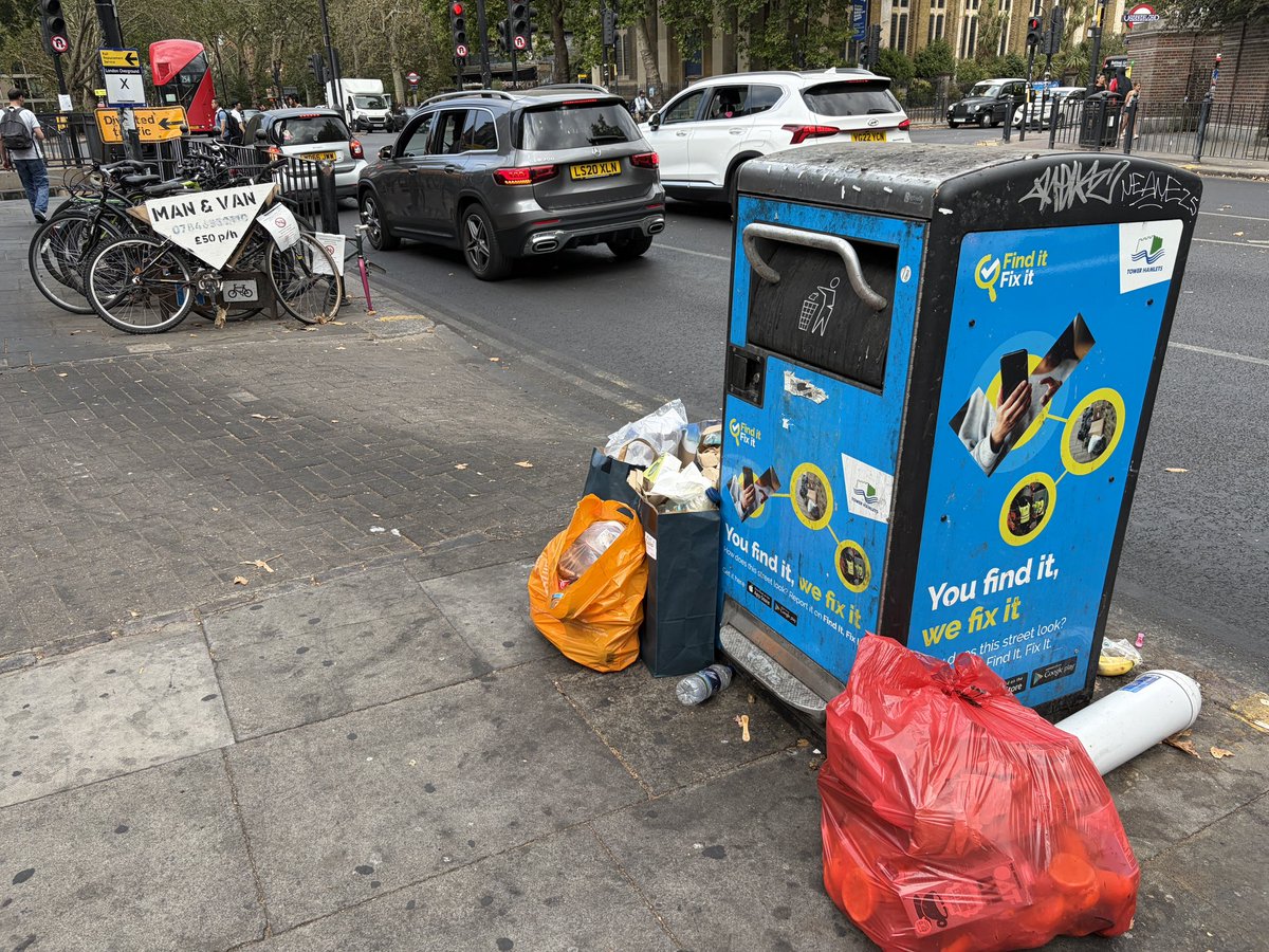 TowerDumplets's tweet photo. @LondonAssembly @TowerHamletsNow spend around £4k each on 105 of these smart bins. 

When they’re full, they send a signal that they need to be emptied.

As you can see, @LutfurRahmanTH ‘s Council can’t even respond to their own reports! 

What chance do we have of competency &amp; clean streets? https://t.co/G50ZLAJDoF