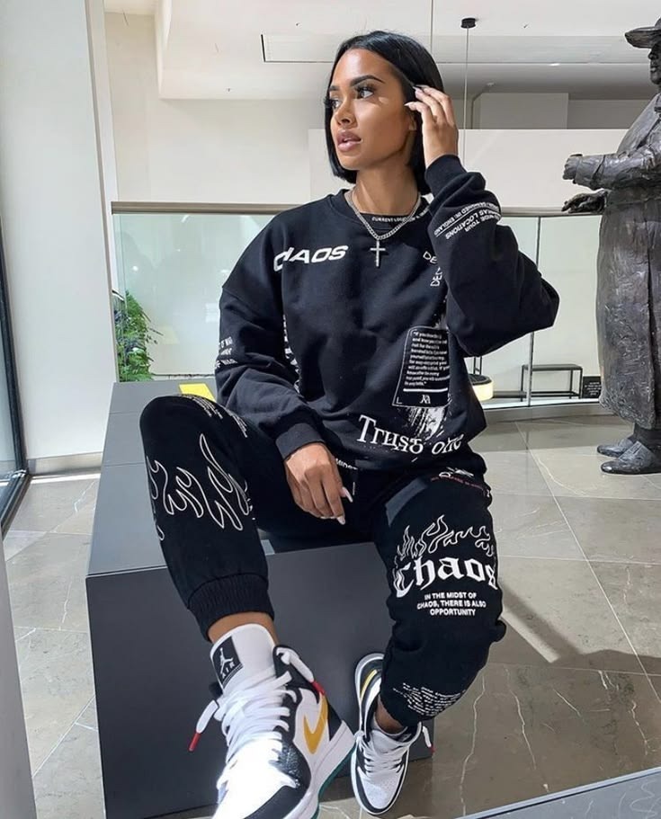 bellawade347435's tweet photo. Black Threads The new update allows you to hide your location from someone without them knowing… don’t get beat up tryna be slick😌😌🤣 https://t.co/OM1ZgbwGh6