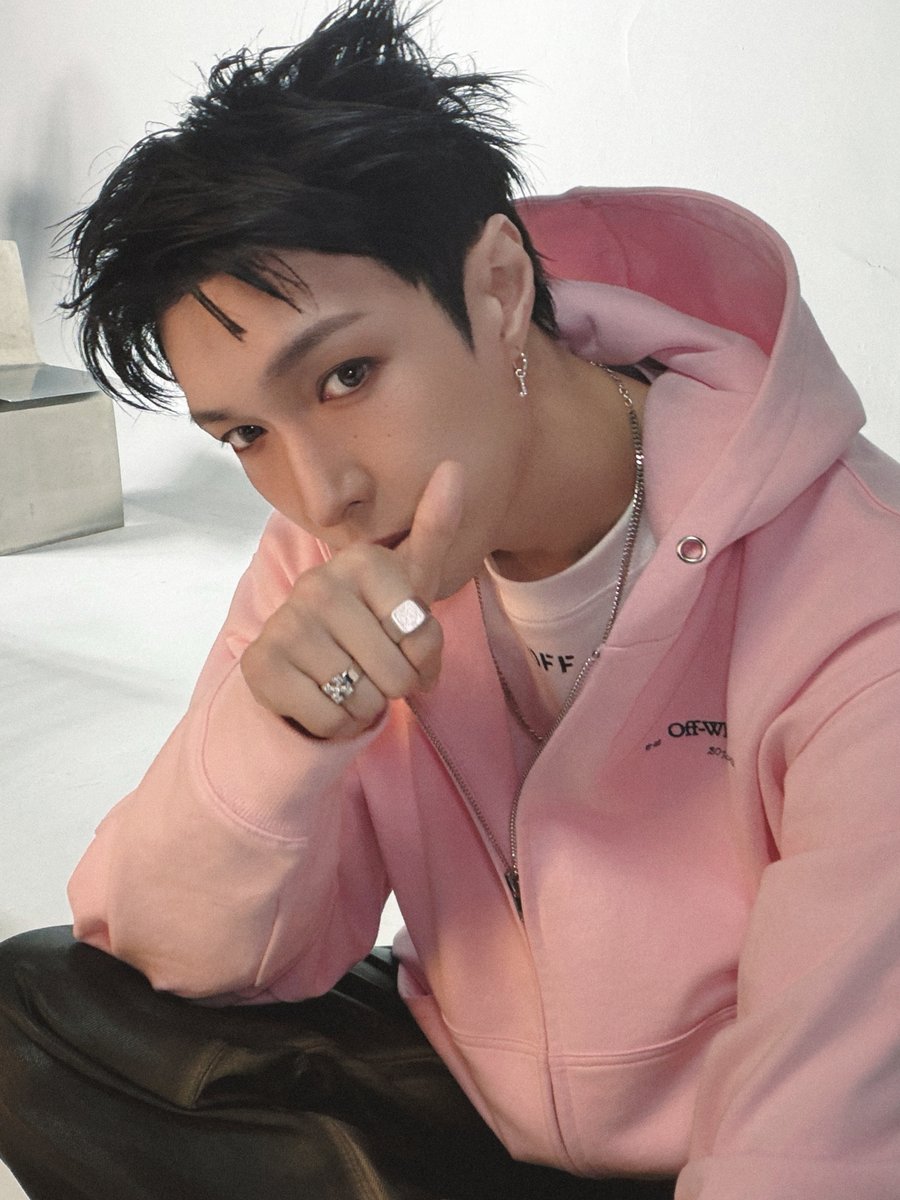knockknock0408's tweet photo. LAY - 我老板是张艺兴 xhs https://t.co/FEQ7Ax6HVc