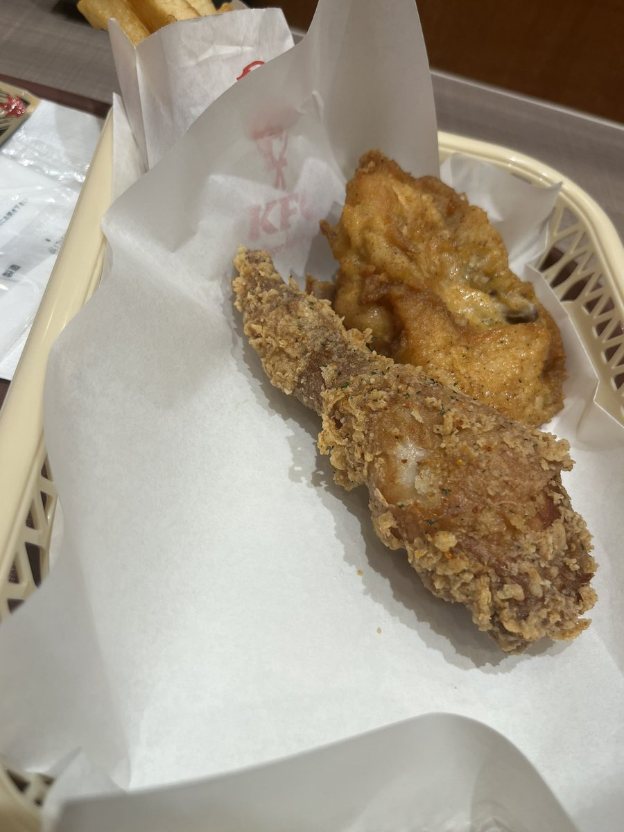 Toshi_sw20's tweet photo. ケンタッキーで今日発売のにんにく醤油チキンはクソ美味いんで絶対に食べてください https://t.co/97jV9cl8vg