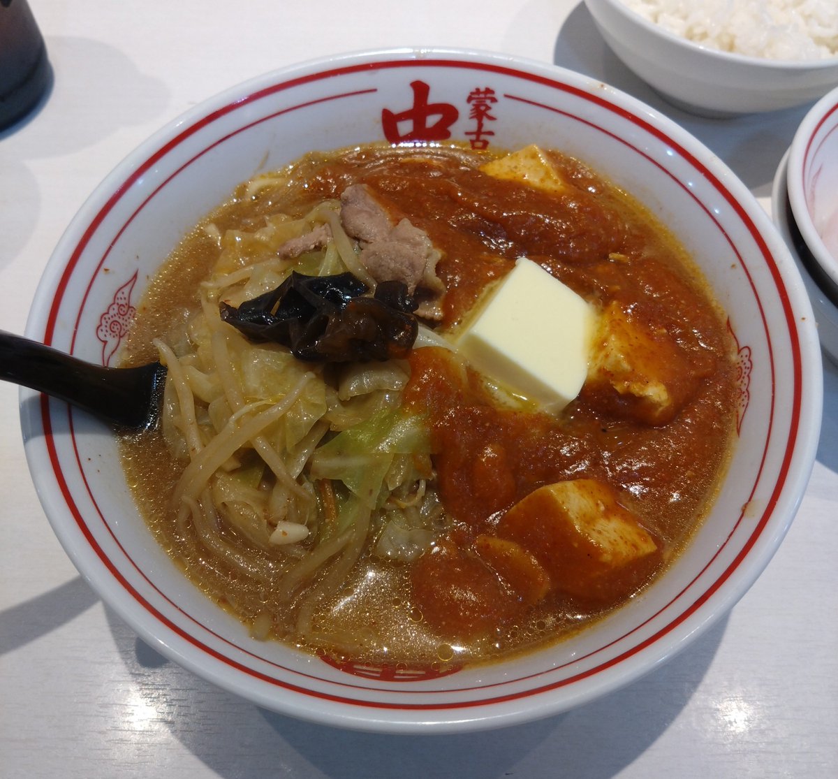 ig_yu0820's tweet photo. 蒙古タンメン中本 上板橋本店
蒙古タンメン　生卵　バター
ライス　ビール

仕事終わりに中本へ🌶️

まずはビールで乾杯🍻お疲れ様でした！

これぞ辛旨✨✨個人的にはこれ以上辛くなるとしんどいかな…
バターでまろやかに😌
生卵は麺をディップ😋
やっぱりライスが合う🥰 https://t.co/uHkpDLia8Y