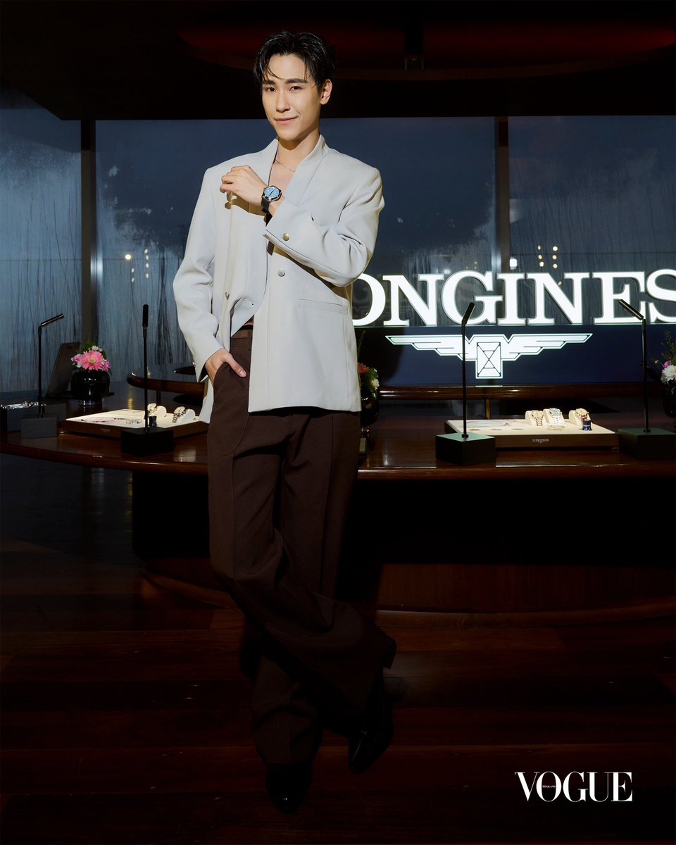 Thej_Juniors's tweet photo. [ 15 . 09 . 26 ]

JUNIOR LONGINES LAUNCH

#TheLonginesMasterCollection
#Longines
#Junniorrs

  ขอขอบคุณทาง Longines ที่ให้เกียรติเชิญจูเนียร์มาร่วมงาน “The Longines - Master Collection Launch” โดยจูเนียร์มากับลุคสุดหล่อ และนาฬิกาเรือนสวยที่ทำให้ total look ออกมาดูดีไร้ที่ติ โดยคอลเลกชันนี้เป็นหนึ่งในคอลเลกชันระดับตำนานที่มีอายุมากกว่า 20 ปีครับ
 
  ขอบคุณทีมหน้าจอทุกคนที่ร่วมติดตามบรรยากาศ ส่งกำลังใจและร่วมพูดคุย ผ่านการเทรนด์ไปด้วยกันครับ🫶🏻

   ทุกคนสามารถชมคอลเลกชันใหม่จากแบรนด์ลองจินส์ได้แล้ววันนี้ ที่ LONGINES Boutique ทุกสาขา และสอบถามข้อมูลเพิ่มเติมได้ที่ https://t.co/aDOjVhaKqI

    ขอขอบคุณภาพจากสื่อต่าง ๆ ครับ 🙏🏻🙇🏻‍♂️