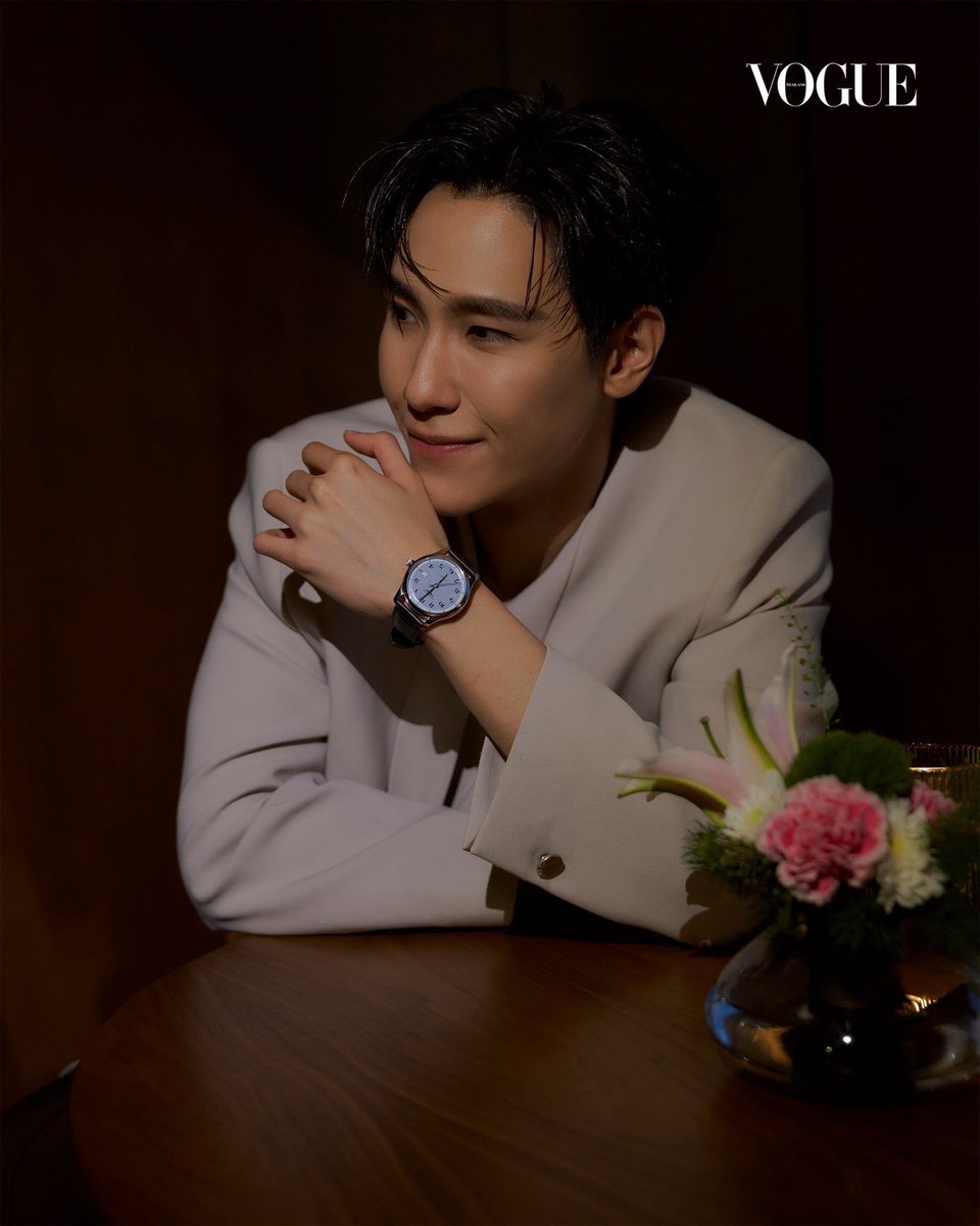 Thej_Juniors's tweet photo. [ 15 . 09 . 26 ]

JUNIOR LONGINES LAUNCH

#TheLonginesMasterCollection
#Longines
#Junniorrs

  ขอขอบคุณทาง Longines ที่ให้เกียรติเชิญจูเนียร์มาร่วมงาน “The Longines - Master Collection Launch” โดยจูเนียร์มากับลุคสุดหล่อ และนาฬิกาเรือนสวยที่ทำให้ total look ออกมาดูดีไร้ที่ติ โดยคอลเลกชันนี้เป็นหนึ่งในคอลเลกชันระดับตำนานที่มีอายุมากกว่า 20 ปีครับ
 
  ขอบคุณทีมหน้าจอทุกคนที่ร่วมติดตามบรรยากาศ ส่งกำลังใจและร่วมพูดคุย ผ่านการเทรนด์ไปด้วยกันครับ🫶🏻

   ทุกคนสามารถชมคอลเลกชันใหม่จากแบรนด์ลองจินส์ได้แล้ววันนี้ ที่ LONGINES Boutique ทุกสาขา และสอบถามข้อมูลเพิ่มเติมได้ที่ https://t.co/aDOjVhaKqI

    ขอขอบคุณภาพจากสื่อต่าง ๆ ครับ 🙏🏻🙇🏻‍♂️