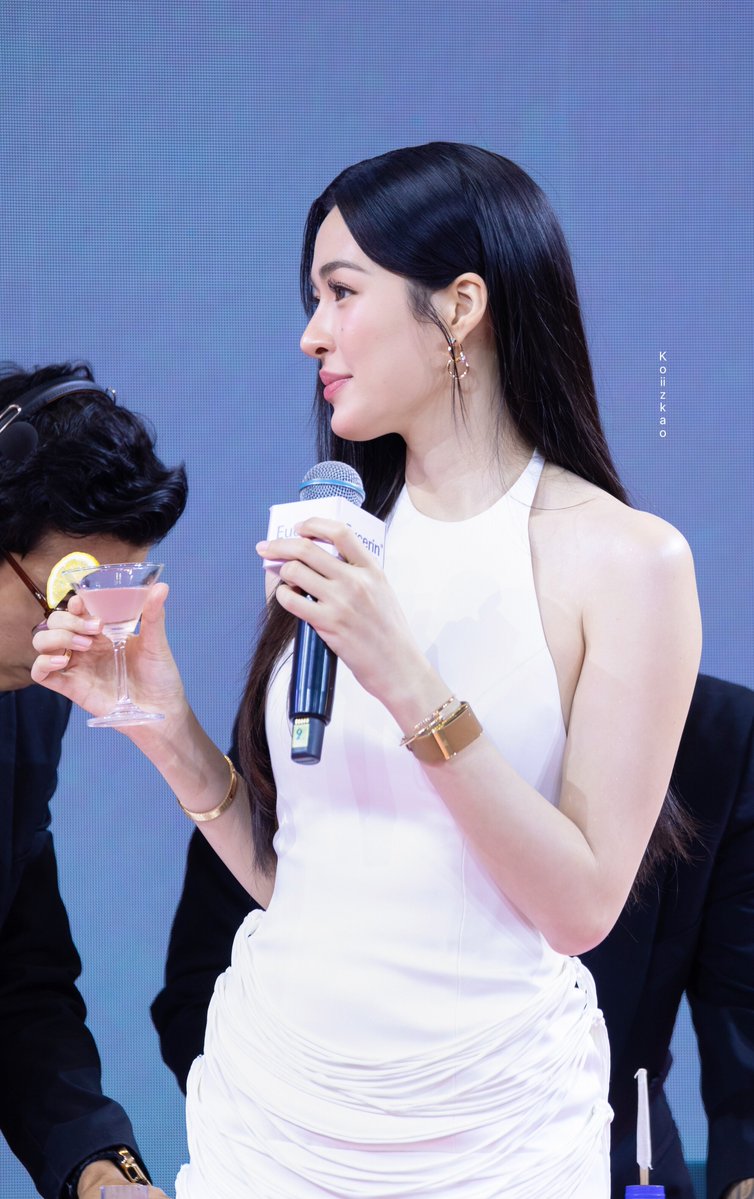 Koiiz9's tweet photo. 🍸🍸🍸🍸🍸

EUCERIN SPOTLESS WITH LINGLING 
#EucerinNO1BrighteningCelebrationXLingLing 
#LinglingKwong #หลิงหลิงคอง‌ https://t.co/UOXEyrC5Jy