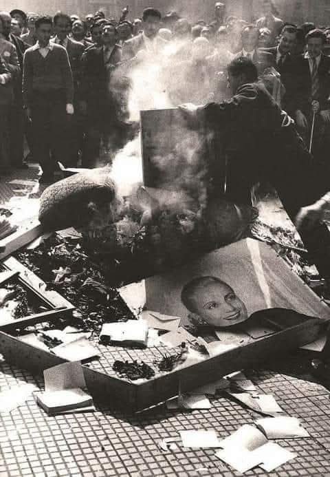 Leandrodlopez's tweet photo. "La fuerza es el derecho de las bestias" 

16 de septiembre de 1955. Golpe al General Perón y al pueblo argentino. https://t.co/2IcwecwZH8