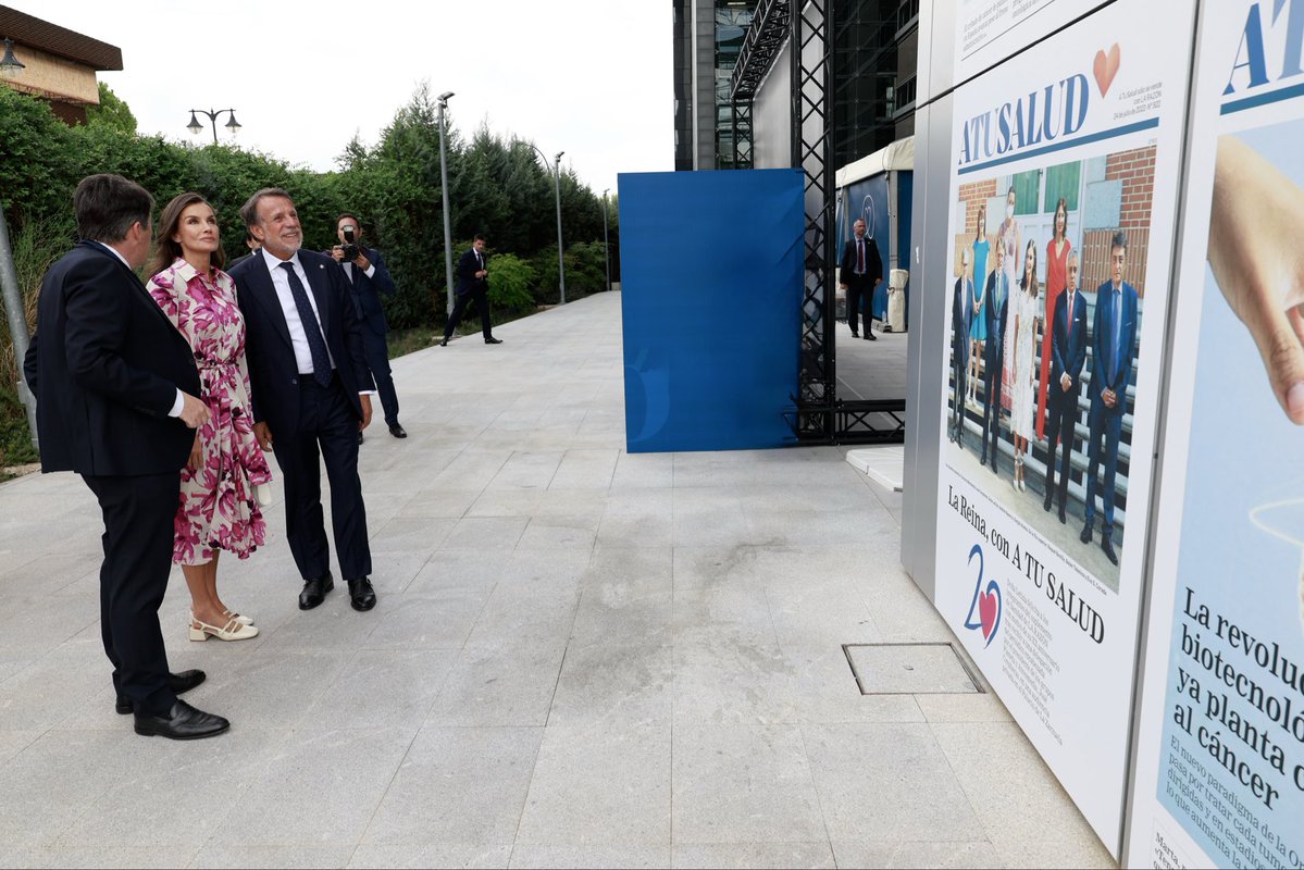 CasaReal's tweet photo. La Reina preside el II Homenaje a la Enfermería, una jornada que reunirá a profesionales, expertos e instituciones, bajo el lema "Cuidar la mente es cuidar la vida", organizada por el diario La Razón.

➡️https://t.co/Nb33ZfvMTQ https://t.co/yxwJFjfYjR