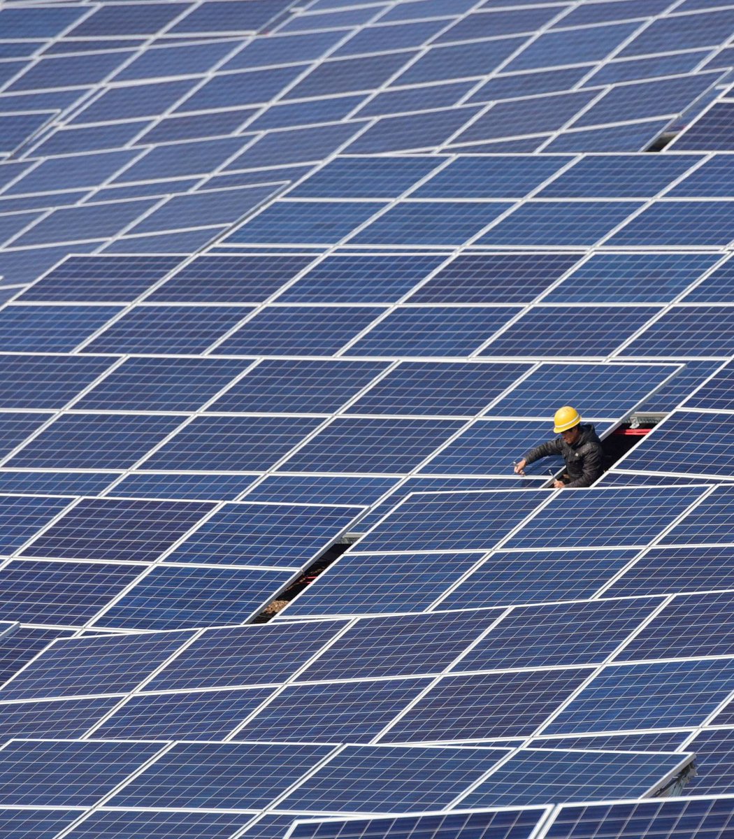 pubity's tweet photo. The transition to clean energy is actually working and going faster than ever.

Renewables have supplied 33.8% of global power in 2025, compared with coal’s 33.0%, and are on track to become the world's largest electricity source. https://t.co/QOsV6xyDRe