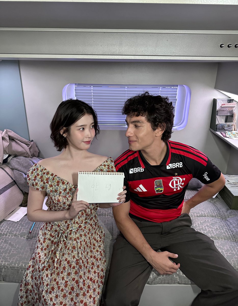 lilacjieunnie's tweet photo. 🐥 The music video for "Unknown Planet" was released today at midnight!! 
🐥 Don't you love the music video? 
🐥 That's right, Gwedo-nim participated in the final narration 
🐥 For the male lead, Jorge-nim, I enjoyed watching Elite, so I offered him the role, and he immediately agreed

#아이유