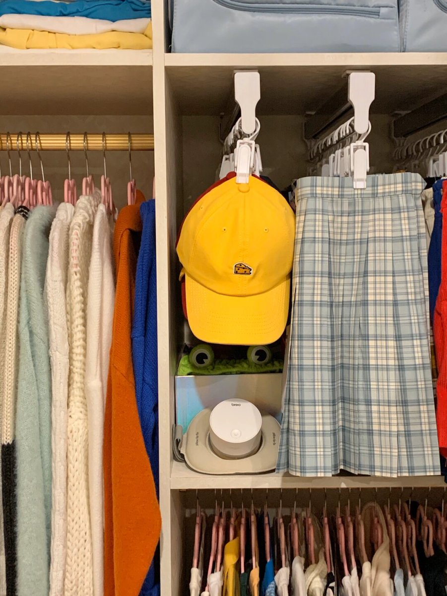 langf0ru's tweet photo. Tackled my closet clutter this weekend! Old sweaters → charity bin, vintage books → local swap shelf. Less stuff = more peace https://t.co/GaKRdFtvrW