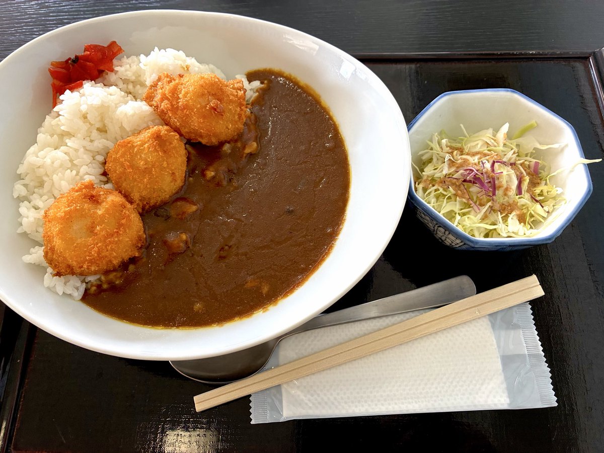 loopoolpool's tweet photo. ホタテが美味しいと聞いてたけど、なぜか二日連続でカレーに浮かぶとは思わなかった。美味しかったけど。 https://t.co/GyGbPkeVWd