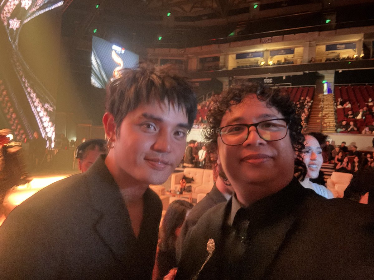 fredengay's tweet photo. Ang dami ko nang pinalampas na chance makapagpicture kay Pablo ng SB19. Nahihiya kasi ako. Gusto ko sana makilala nya ako na mas successful na songwriter, parang gusto ko muna ma master craft ko bago nya ako makilala haha! https://t.co/rH3DkJCxom