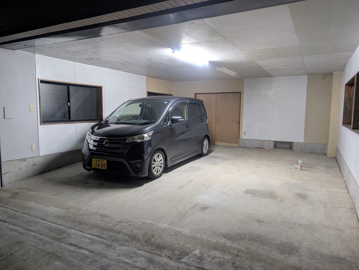 devilsnight0307's tweet photo. 新居にXJくん格納完了(⁠^⁠^⁠)　あとはごちゃごちゃの部品と工具、ジムニー持ってくればあらかたかな！！ https://t.co/BKCT7sRLVp
