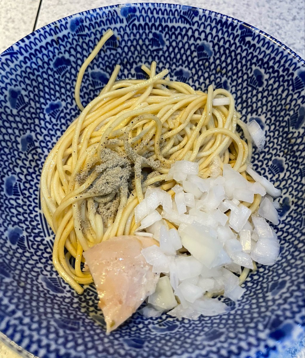 gsx_k8's tweet photo. 破壊的イノベーション@高田馬場駅

ニボニボクルージング🐟🍜🛵🐟🍜🛵

山形っぽいラーメン 

濃厚煮干ラーメン 

鶏油和え玉ハーフ

ニボラーは急いで食べるべし‼️
満足感ヤバい💪美味しかったぁ🤤

ご馳走様でした🙏 https://t.co/bPY0RhY6Bn