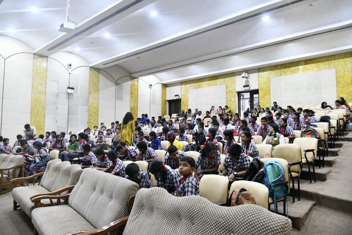 sjmhyd's tweet photo. Salar Jung Museum hosted an inter-school quiz on the History of Hyderabad under the aegis of the Ministry of Culture.
Focused on the Hyderabad Liberation Movement, the heritage event brought together over 150 students from nearly 25 schools to showcase their knowledge!
#SJM75 https://t.co/OS9fAheXYT