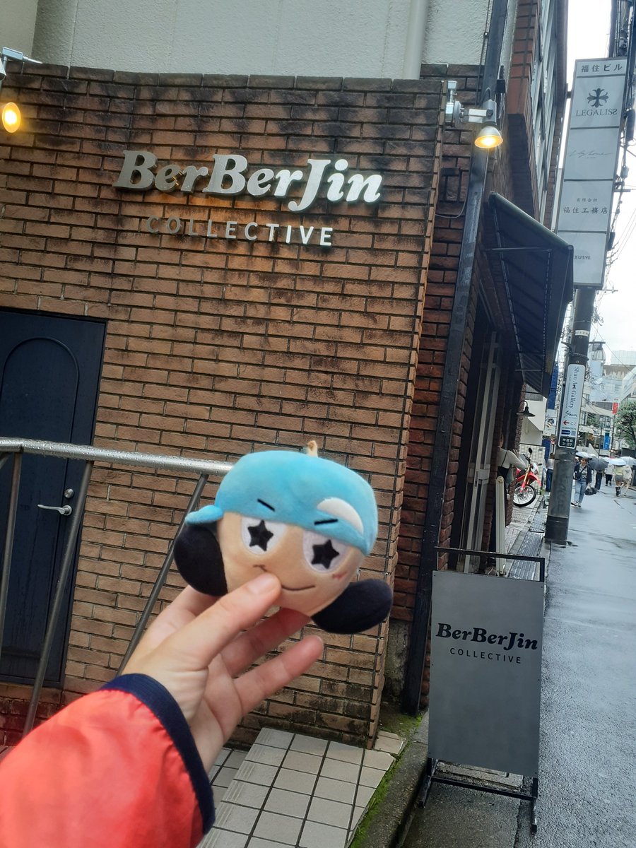 Taisukekeikento's tweet photo. 今日は、仕事休んで健人のPOP UP行ってきました
買うつもりなかったけど買ったよ
そのあと、流星が行ってた古着屋さんに写真撮りに行ってヨーグルトアイス食べたよ 美味しかった
雨だったけど楽しめた
濱ちゃんの喫茶店行ったけど定休日だったからまた今度ね https://t.co/ZutOFjPbfT