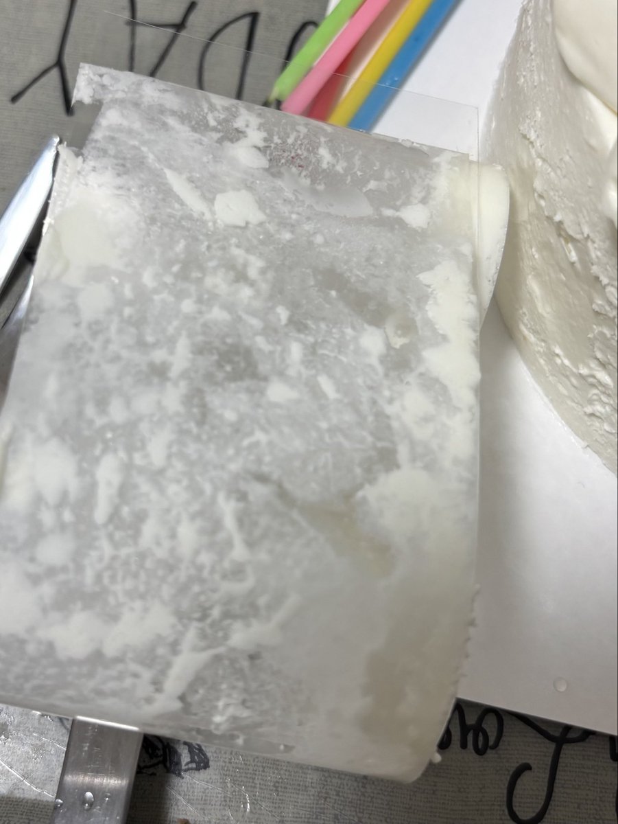shirakaba_09's tweet photo. もう24歳なのにケーキのフィルムについたクリーム食べたくて葛藤してる！！！！！！！！！！！も���24歳なのに！！！！！！！！！ https://t.co/dtKnwEBsY5