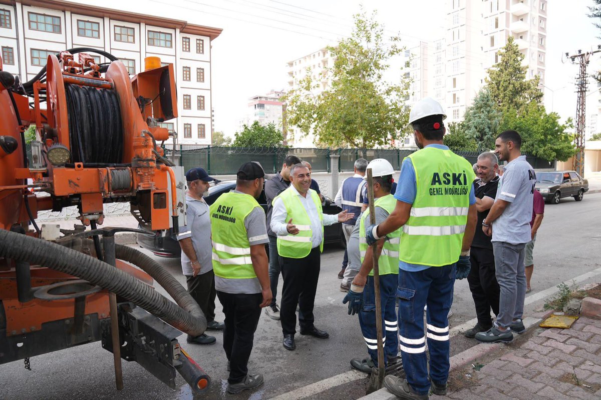 GungorGecer's tweet photo. PTT Evleri ve Uçak mahallelerimizde hemşehrilerimizle bir araya geldik.

Muhtarlıklarımızı ve esnafımızı ziyaret ederek vatandaşlarımızın taleplerini dinledik; ASKİ ekiplerimizin bölgede sürdürdüğü çalışmaları yerinde inceledik.

Adana’mızın her mahallesinde hemşehrilerimizle yan yana olmaya, ihtiyaçları yerinde tespit ederek çözüm için çalışmaya devam edeceğiz.