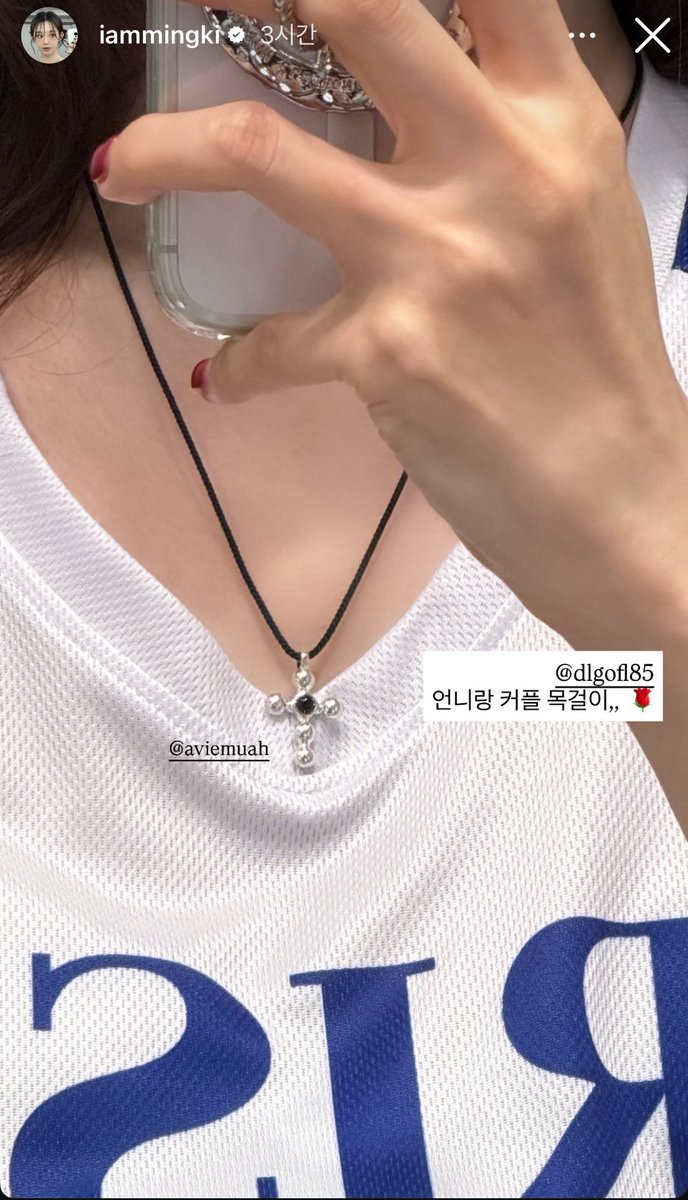 hearicat's tweet photo. 취향차이 확고한 밍핼.. 누가봐도 연상연하;;
핼신은 아무 셔링도 없는데
밍키는 셔링 팍팍에 개짧치 이거 맞냐.. https://t.co/APYfvLwTtH