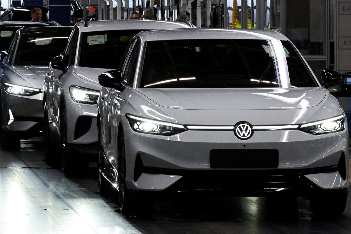 Breakingviews's tweet photo. EU carmaker turnaround hopes look doomed - https://t.co/ENXVQ27VgX https://t.co/o92mun0L5i