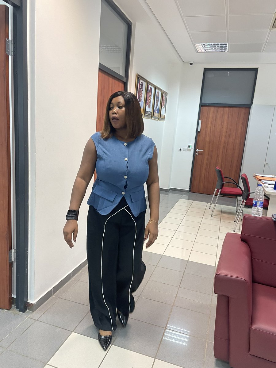 Onyinyechi090's tweet photo. Office hour https://t.co/ph7baaYuTL