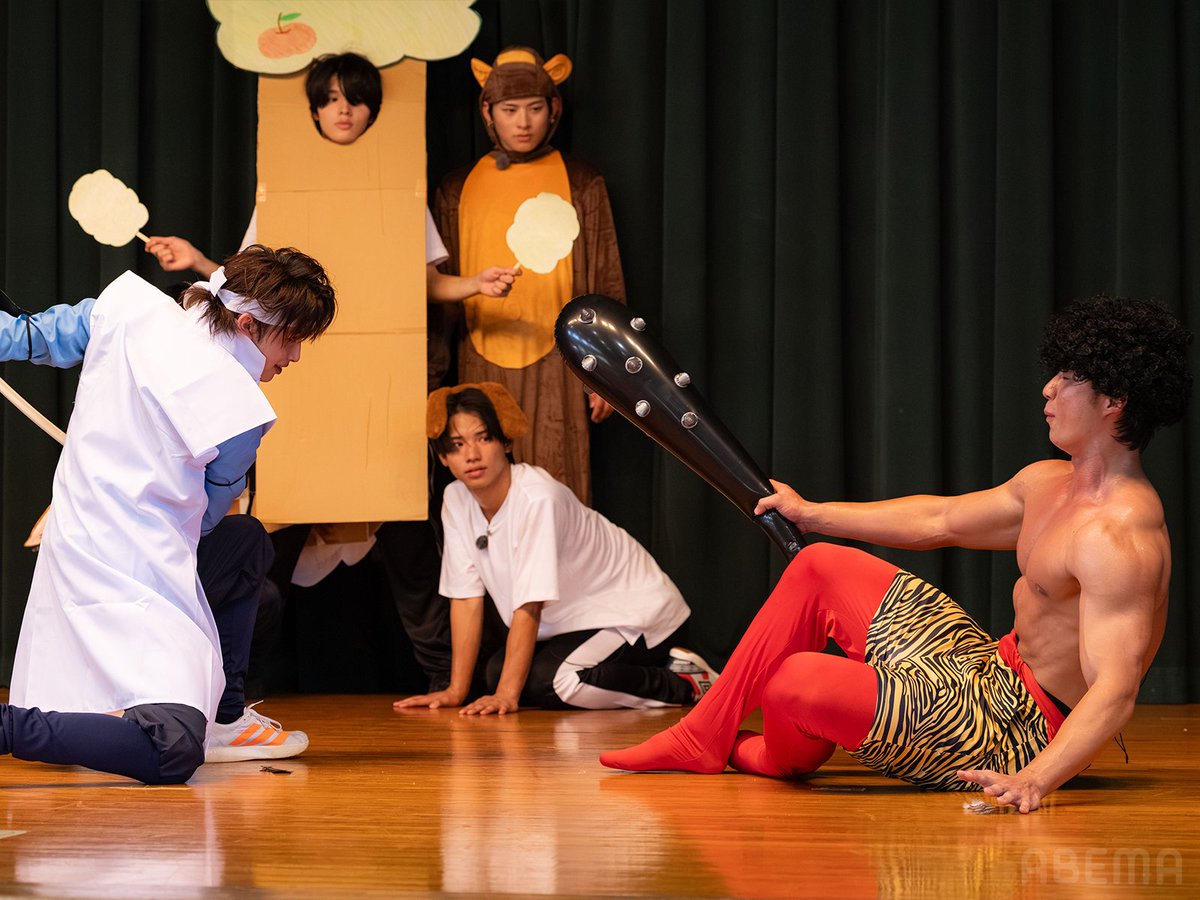 kyousuki_offi's tweet photo. 『けいすけ、主役への道。』
人見知りで消極的な自分を変えたいけいすけ

いおう・せいたろう･そら･きんご･しゅん･はると
6人に負けず主役の座を勝ち取ることができるのか👀

ひなのも応援にかけつけ
見た事のないけいすけの一面が発覚…？🫣💘

#すぱのび 🌟 #ABEMA で無料配信中！
▷ https://t.co/eTMnpNJzmB 

#すーぱーのびしろたいむ #今日好き