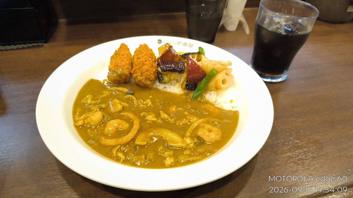 aksciobia's tweet photo. 秋の野菜カレーにハーフきのこと２個牡蠣フライとハーフ豚しゃぶと海の幸をトッピング、アイスコーヒー 

at CoCo壱番屋 津島柳原店　

#miil 

https://t.co/IKrslFgCMT #miil https://t.co/pAPDsiSSTu