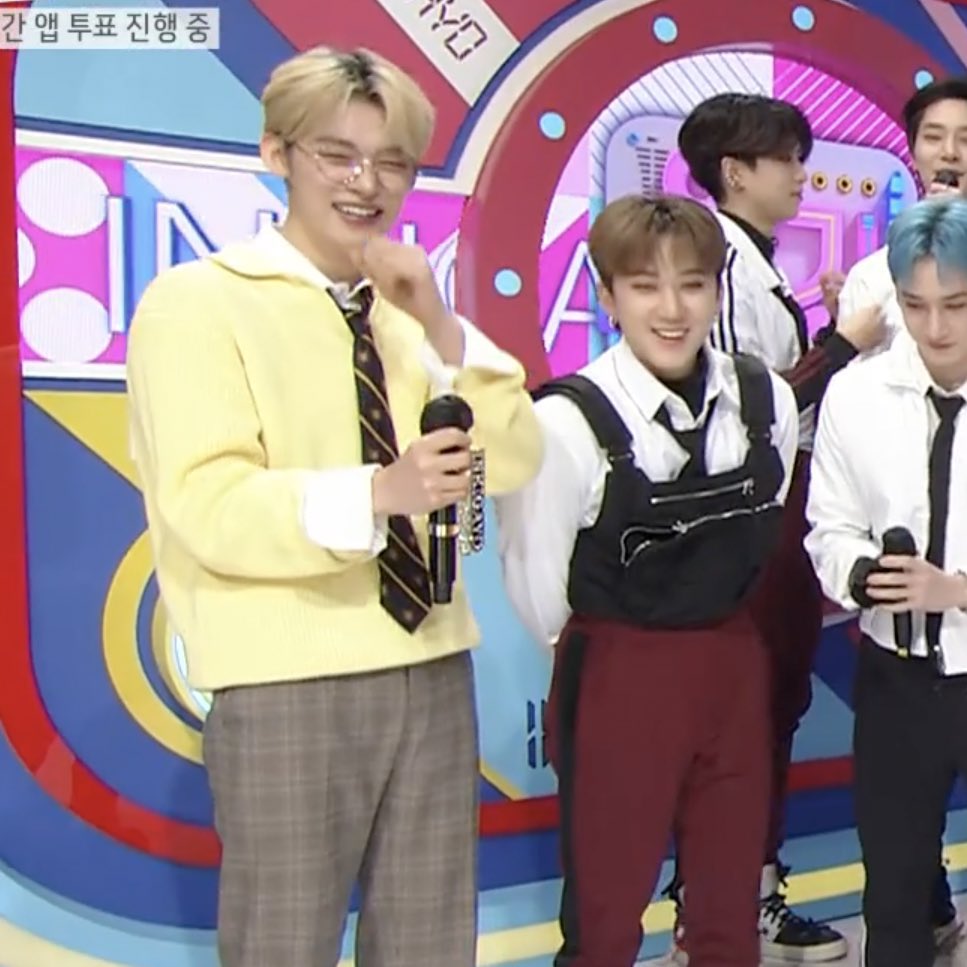 pikachkai's tweet photo. my favorite thing to see is yeonjun dwarfing everyone else with his height but next to soobin he's princess sized https://t.co/3hU5LzmH4X