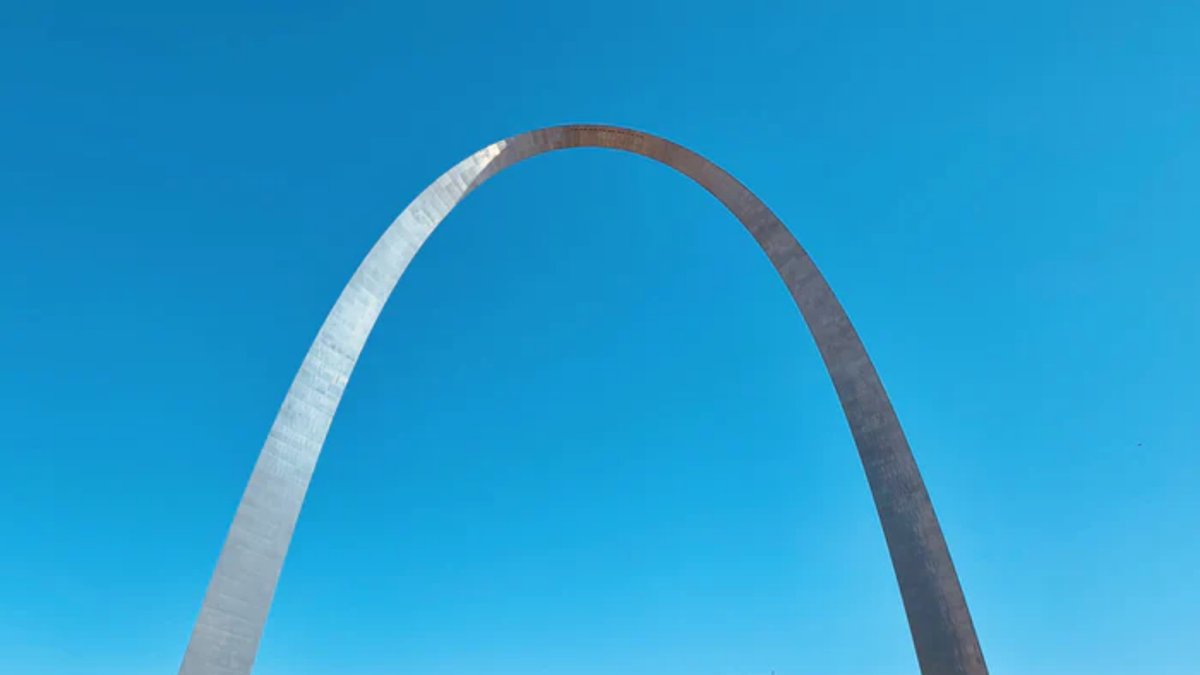 eVisitorGuide's tweet photo. When in St. Louis, don't miss Gateway Arch National Park! Enjoy Gateway Arch, museum 🏛️, Old Courthouse, riverboat excursions, gift shops and cafe. 👉 https://t.co/VWbIffzdfj

#GatewayArch #StLouis #STLSights #STLAttractions #NationalParks #MississippiRiver #BudgetTravel https://t.co/mhb6tfG0lK