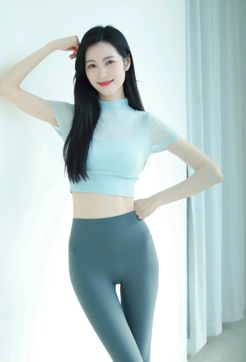 yoo_boo_heeju's tweet photo. No limits, only goals. This week I pushed past my comfort zone u0026 crushed a workout I never thought I could do. Your next win is waiting—stop waiting for it. https://t.co/fZOEVHB2i3