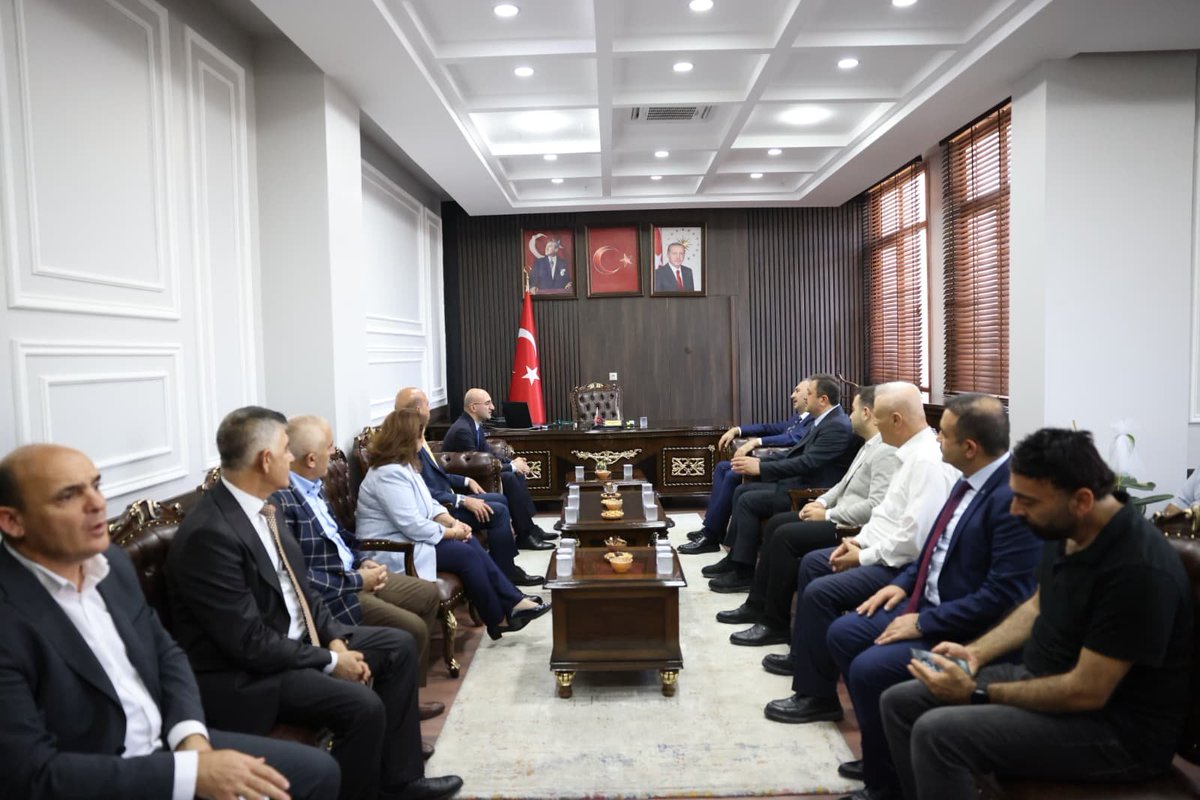 AKPartiG_Antep's tweet photo. 📍 Araban Kaymakamlığı

AK Parti TBMM Grup Başkanvekilimiz Sayın Abdulhamit Gül, İl Başkanımız Sayın Fatih Muhaddis Fedaioğlu, Gaziantep Büyükşehir Belediye Başkan Vekilimiz Sayın Halil Uğur, Şehitkamil Belediye Başkan Yardımcımız Sayın Hülya Kılıç, Araban İlçe Başkanımız Sayın Seydi Vakkas Ömeroğlu, İlçe Kadın Kolları Başkanımız Sayın Tuğba Sarıkaya, İlçe Gençlik Kolları Başkanımız Sayın Onur Yıldız, il-ilçe yönetim kurulu üyelerimizle birlikte Araban Kaymakamı Sayın Ferhat Salih Ceylan’ı makamında ziyaret etti.

Gerçekleştirilen ziyarette; Araban’ımızın mevcut çalışmaları, ilçemizin ihtiyaçları ve hemşehrilerimizin beklentileri üzerine karşılıklı görüş alışverişinde bulunuldu.

Nazik ev sahipliği ve samimi misafirperverliği dolayısıyla Kaymakamımız Sayın Ferhat Salih Ceylan’a teşekkür ediyor, çalışmalarında kolaylıklar ve başarılar diliyoruz. 🇹🇷

@abuyukgumus 
@abdulhamitgul 
@fmfedaioglu 
@halilugur1971 
@kilichulya_ 
@SydVkksOmeroglu 
@TugbasrKaya7722 
@Akparti