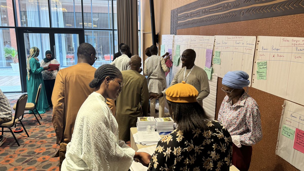 FIDAfriqueOuest's tweet photo. Jour 2 - Atelier de consolidation de la cartographie des projets et programmes financés par le @theGCF , le @theGEF , le @adaptationfund et des projets de la #GrandeMurailleVerte au #Sénégal

🌍Capitaliser et partager les connaissances pour amplifier leur impact. 

🌱 #Climat https://t.co/Whjr0lWYdk