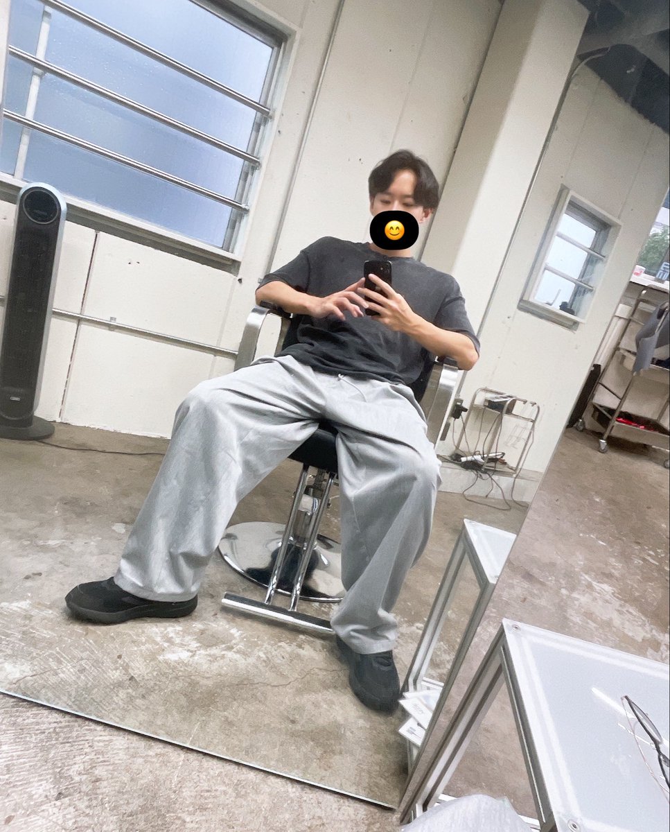 mabo___dofu's tweet photo. 友達に30分ぐらいカット待たされた

つらたんだった https://t.co/KHYfiD2Cej